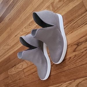 MIA Women's booty sneaker.